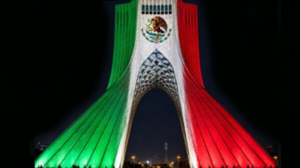 Ilumina Irán Torre Azadi con la bandera de México