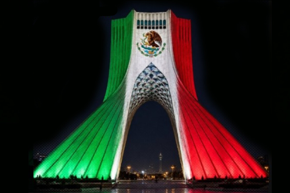Ilumina Irán Torre Azadi con la bandera de México