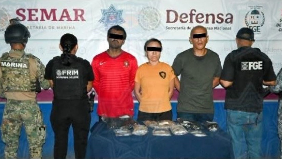 Detienen a dos hombres y una mujer por presuntos delitos contra la salud en la Supermanzana 105