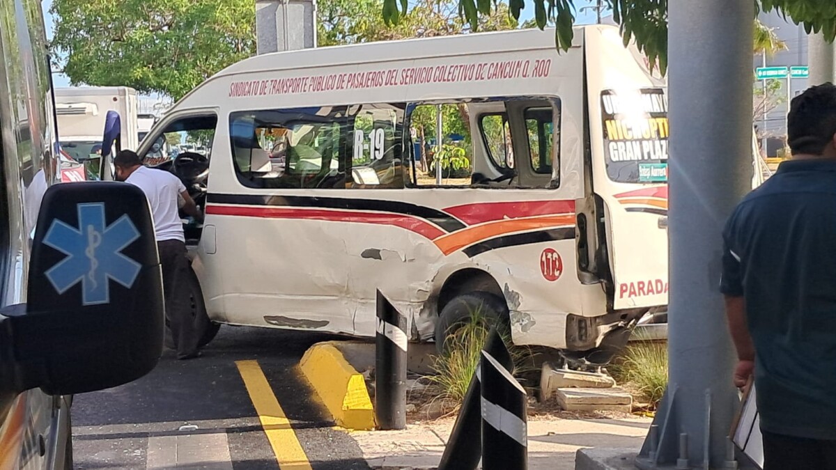 Aparatoso accidente sobre la avenida Nichupté en Cancún