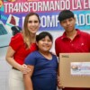 Atenea Gómez Ricalde entrega computadoras a estudiantes de la Zona Continental