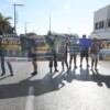 Protestan activistas en la Zona Hotelera de Cancún por delfines en cautiverio