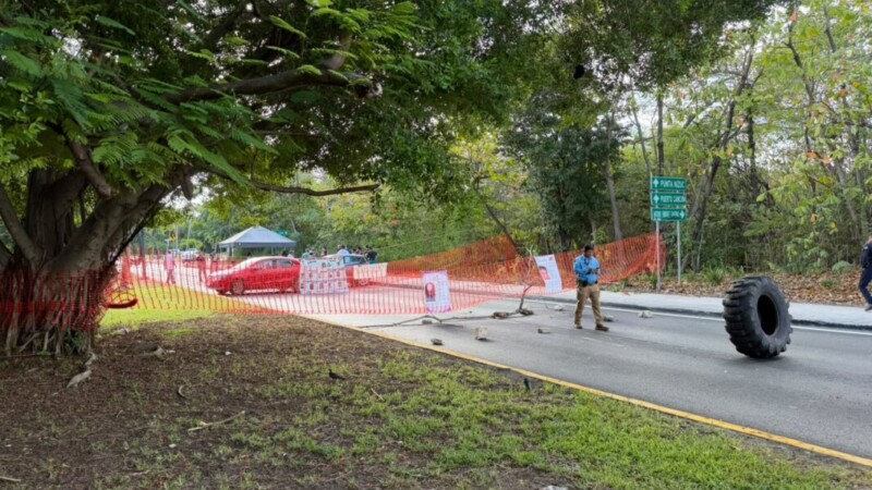 Bloqueo en el kilómetro cero modifica circulación hacia la Zona Hotelera de Cancún