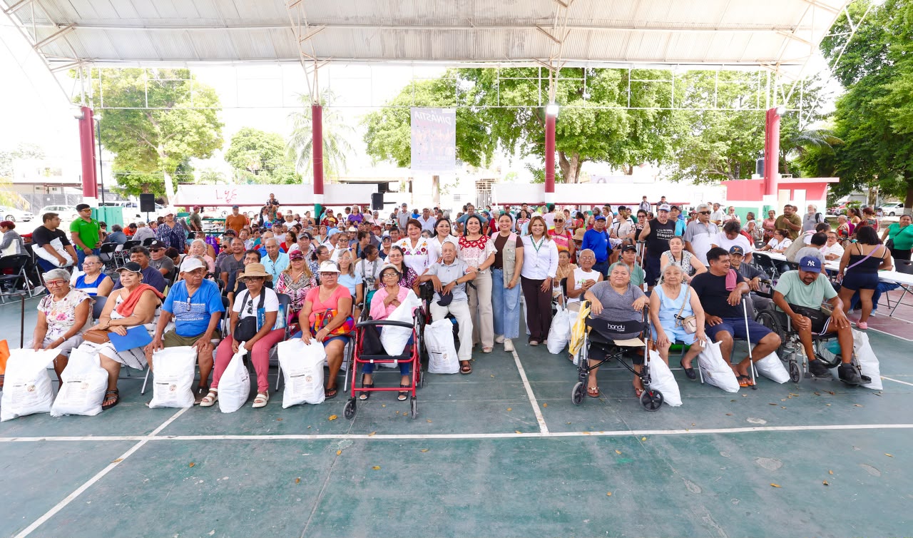 Fortalece Blanca Merari el bienestar y la justicia social en Puerto Morelos. Más de 4 mil personas atendidas en las Ferias “Abrazando Corazones”, 9 mil despensas entregadas, 1,323 personas beneficiadas con rehabilitación y más de mil adultos mayores atendidos con programas integrales.