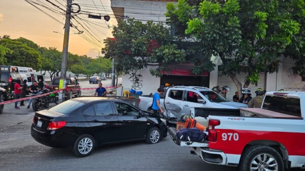 Choque en la avenida Nichupté deja dos personas lesionadas en Cancún