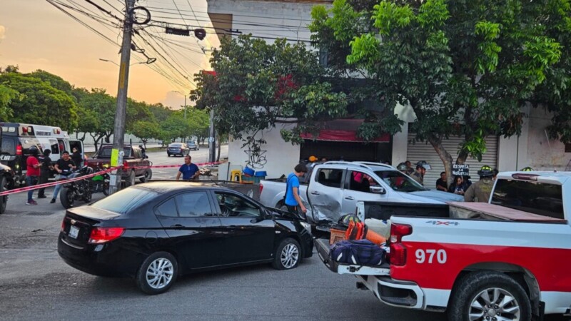 Choque en la avenida Nichupté deja dos personas lesionadas en Cancún