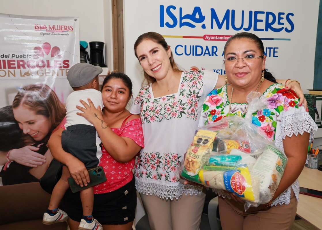 Atenea Gómez mantiene atención directa a las familias de la Zona Continental con 'Miércoles con la Gente'. La presidenta municipal escuchó personalmente a mujeres y madres de familia, dio seguimiento a sus solicitudes y entregó apoyos en el Centro Comunitario.