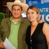 Cesan a exsecretaria de Manzo por exhibir a la esposa