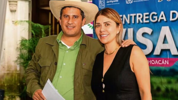 Cesan a exsecretaria de Manzo por exhibir a la esposa