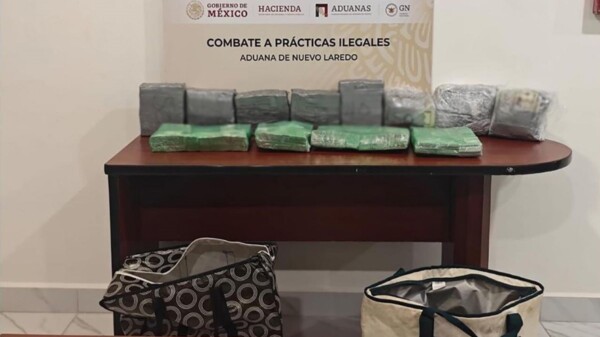 Aseguran 769 mil 755 dólares ocultos en 12 paquetes en la Aduana de Nuevo Laredo.