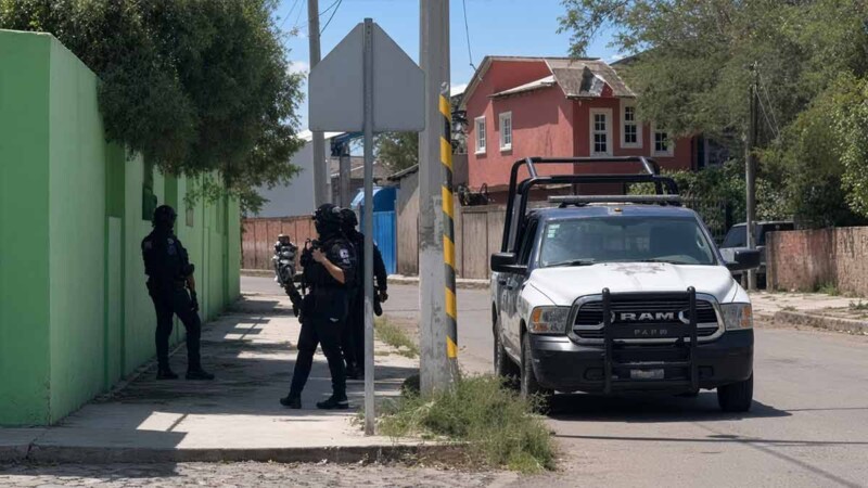 Comando armado irrumpe en partido de béisbol y mata a tres personas en Durango