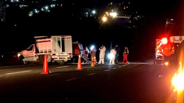 Ataque armado deja dos muertos y un adolescente herido en carretera de Guanajuato