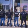 Tres cateos en Playa del Carmen y Cancún dejan una detenida y posibles drogas aseguradas