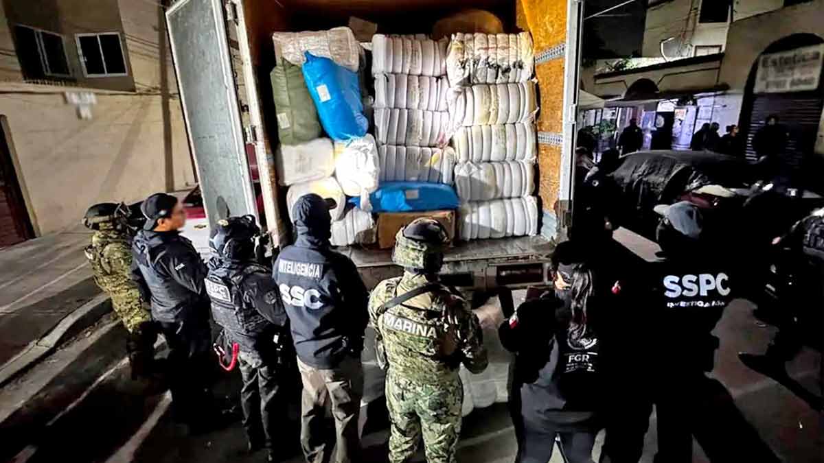 Incautan 650 mil cajetillas de cigarros durante cateos en la CDMX
