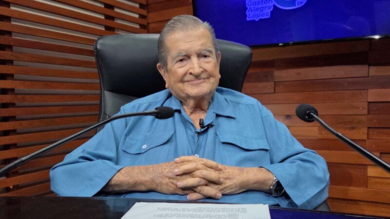 Así debe de ser: Historia, política y turismo