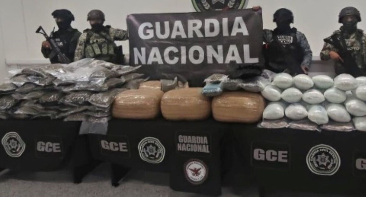 Hallan 112 kilos de droga abandonados cerca de un campo de futbol en San Luis Potosí