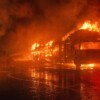 Incendio consume tráiler con nueve vehículos BMW nuevos en Tamaulipas
