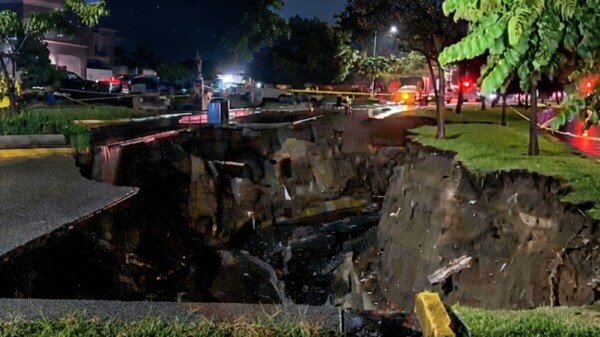 Aparece gigantesco socavón en Tonalá luego de las fuertes lluvias