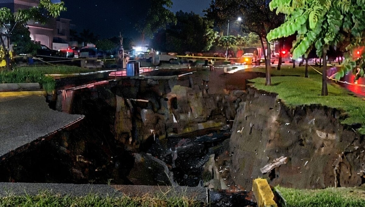 Aparece gigantesco socavón en Tonalá luego de las fuertes lluvias