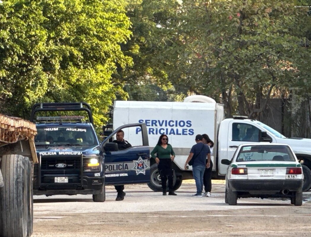 Ejecutan a taxista de Cancún y abandonan su cuerpo dentro de la unidad 8387 en la delegación Alfredo V. Bonfil