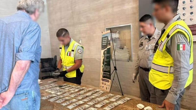 Detienen a pasajero brasileño con 35 mil dólares sin declarar en el Aeropuerto Internacional de Cancún.