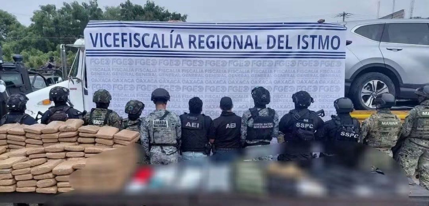 Aseguran armas y presuntas drogas durante cateo en Juchitán, Oaxaca