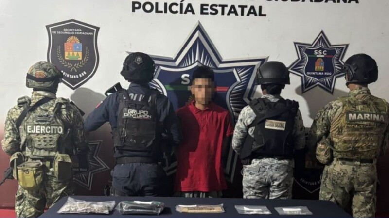Arrestan a hombre con presunta droga y cartuchos calibre .9 milímetros en Cancún.