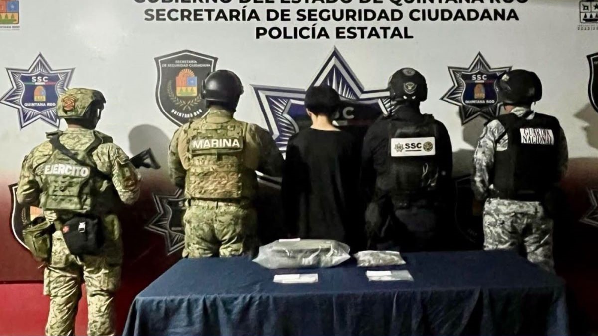 Aseguran 65 bolsitas con presuntas drogas a un adolescente en Cancún
