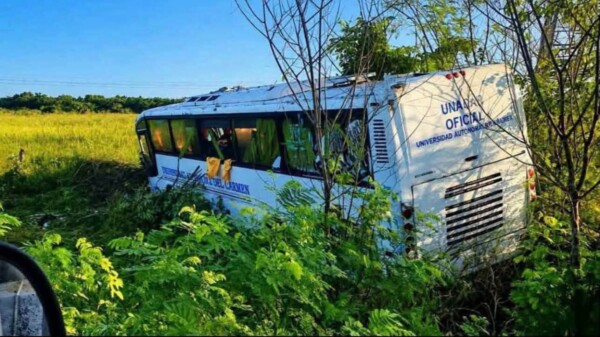 Sufren accidente carretero trabajadores de la Universidad Autónoma del Carmen
