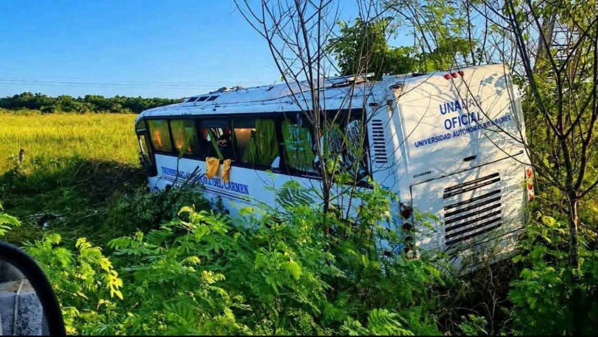 Sufren accidente carretero trabajadores de la Universidad Autónoma del Carmen