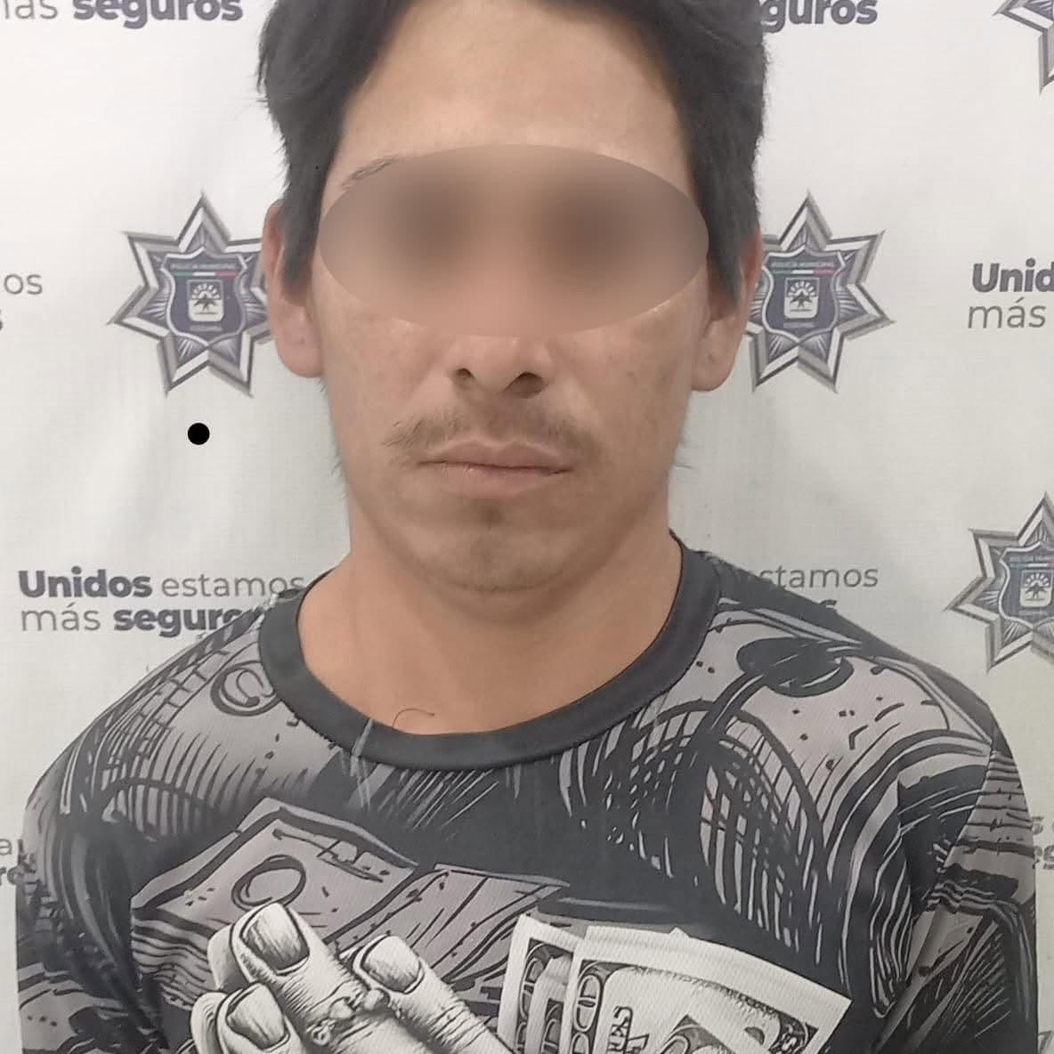 Un hombre identificado como Y.H.A., de 27 años, fue detenido en Cozumel luego de ser señalado como presunto responsable de arrojar un objeto incendiado contra su pareja.