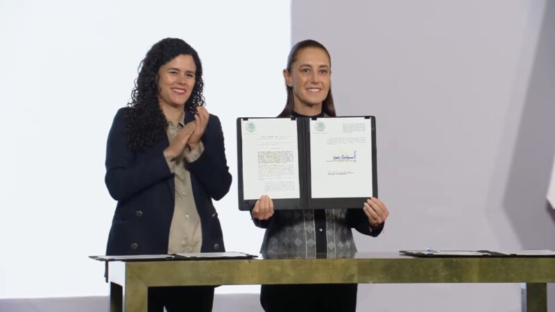 Sheinbaum firma reforma sobre nacionalidad única