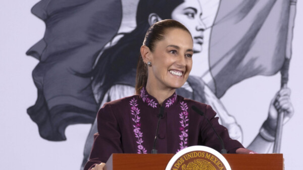 Desmiente Sheinbaum regaño a Harfuch y fraude en becas