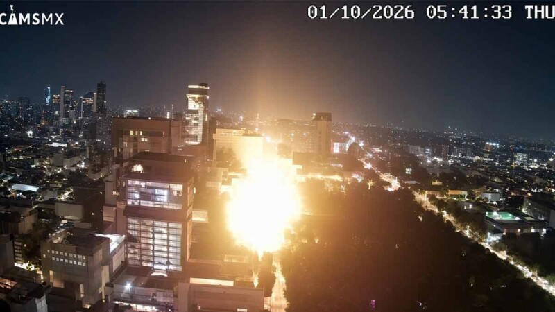 Transformador explota y desata incendio en edificio histórico del Centro de CDMX