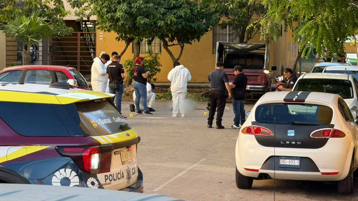 Ejecutan a balazos a cobrador y hieren a peatón en fraccionamiento de Cancún, hay tres detenidos