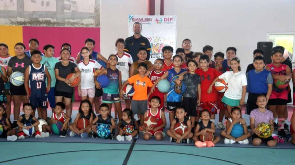Gobierno de Isla Mujeres acercó Master Class gratuita de basquetbol con Edgaras Zelionis