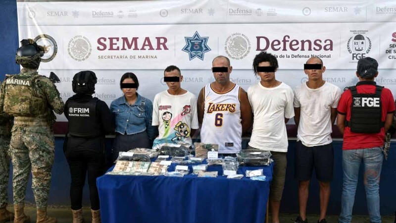 Detienen a cinco cubanos con presuntas drogas y un arma en la SM 63 de Cancún