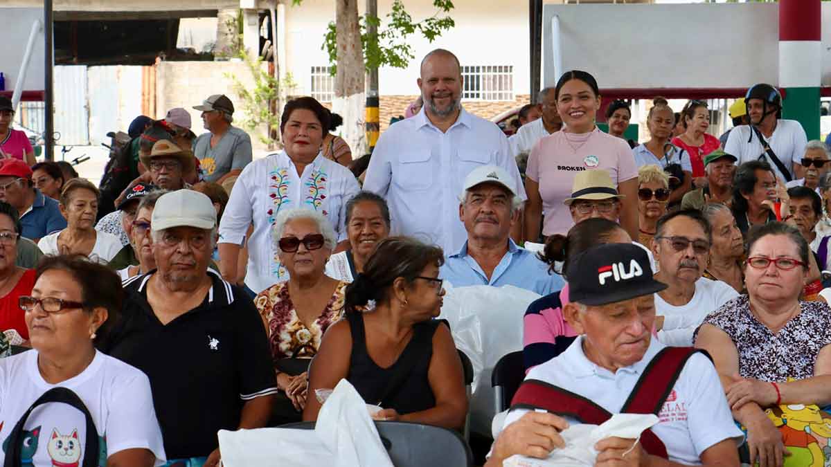Gobierno de Blanca Merari brinda atención a personas mayores en la feria de servicios integrales "Abrazando Corazones"