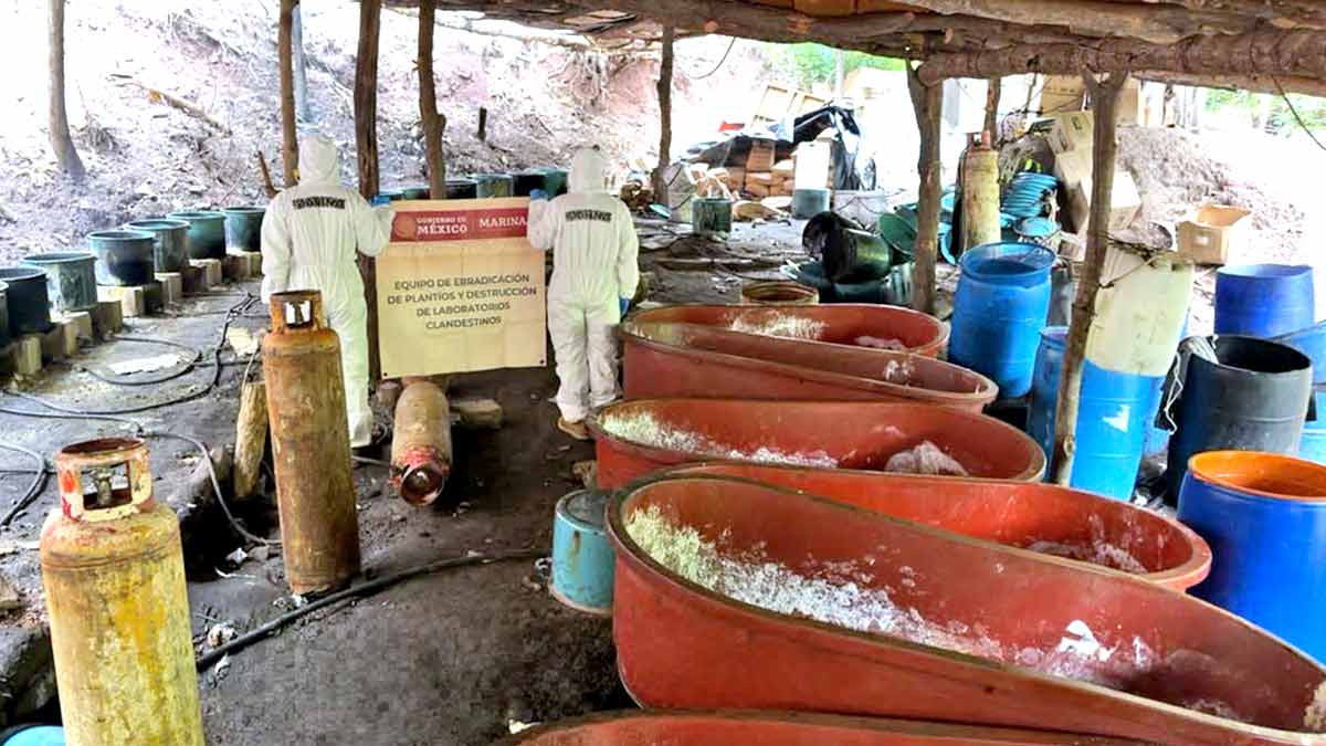 Aseguran más de 1.3 toneladas de metanfetamina en narco laboratorio de Durango