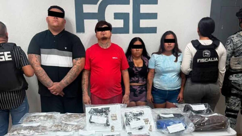 Detienen a cuatro personas con armas y presuntas drogas en la carretera Cancún-Puerto Morelos