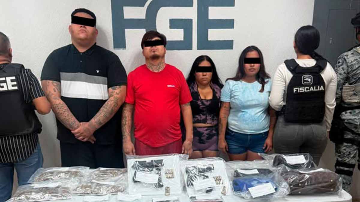 Detienen a cuatro personas con armas y presuntas drogas en la carretera Cancún-Puerto Morelos