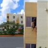 Intenta escapar por la ventana y cae de tercer piso