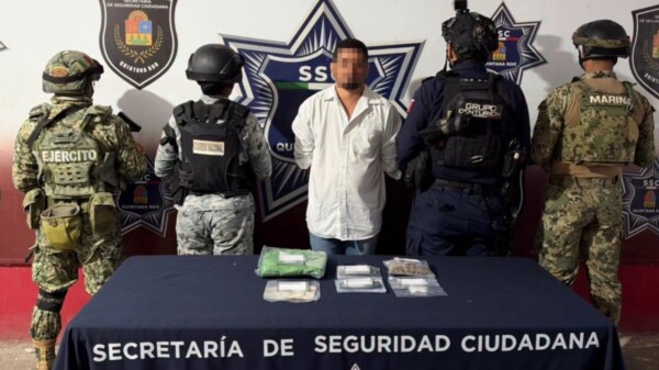 Aprehenden a sujeto con varias dosis de enervantes en la avenida Tules en Cancún