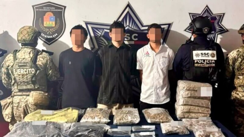 Capturan a tres hombres en Cancún con 253 bolsitas y ocho paquetes de presunto enervante