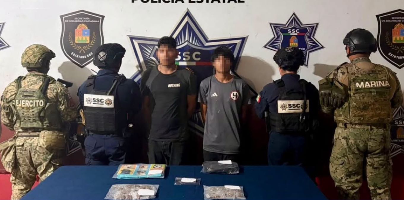 Detienen a dos hombres con 74 bolsas con presunto enervante en la Supermanzana 249 de Cancún