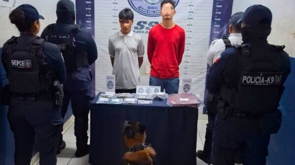 Arrestan a dos jóvenes con drogas en la colonia Centro de Playa del Carmen