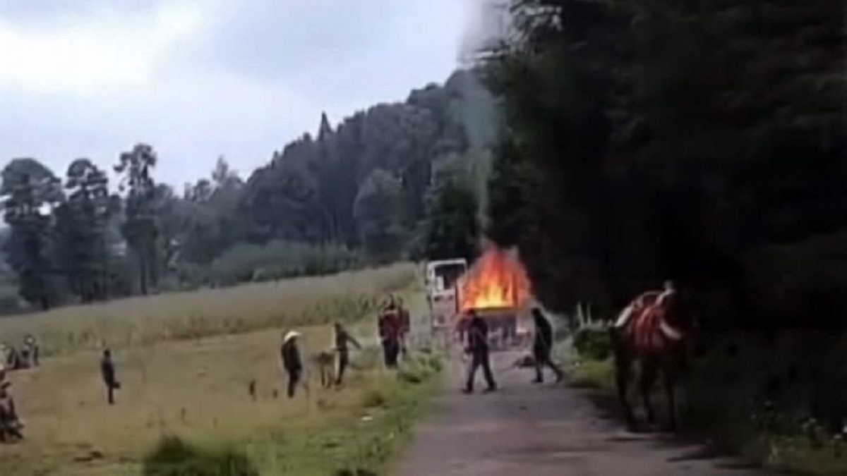 Explosión de camioneta con pirotecnia deja un muerto y cinco heridos en el Estado de México