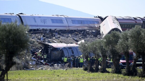 Colisión mortal de dos trenes de pasajeros en España