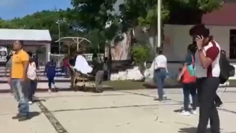 Trasladan al IMSS a 3 estudiantes del CBTIS 111 por ingerir gomitas