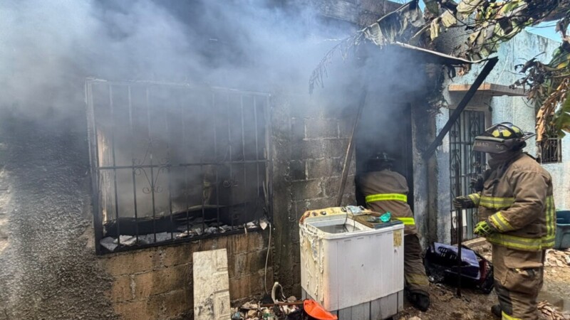 Veladora provoca incendio en una casa de la SM 228 de Cancún